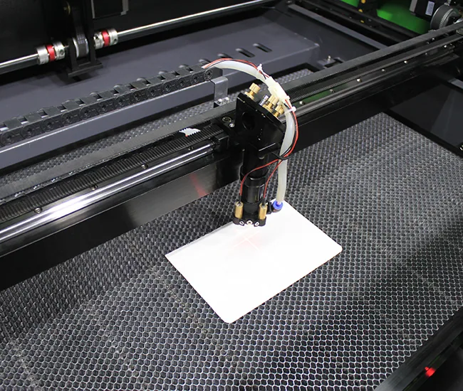 Large Scale Laser Cutting Machine - Honeycomb worktable